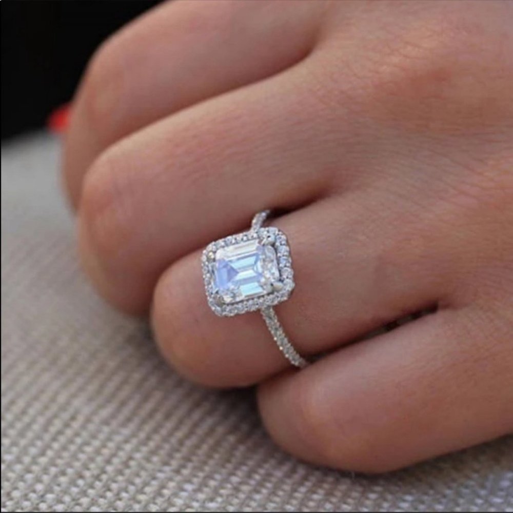 New 18k gold plated white sapphire engagement ring - Picture 2 of 5
